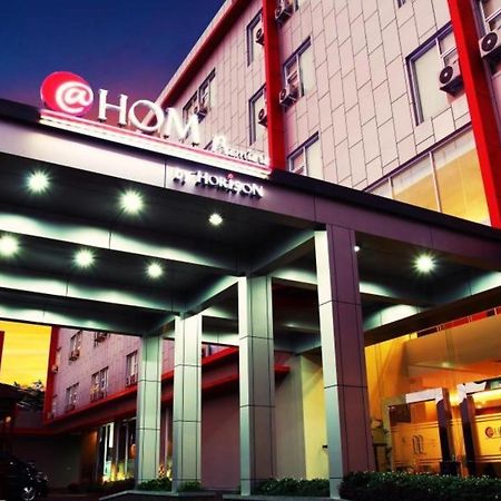 @Hom Premiere Cilacap Buitenkant foto