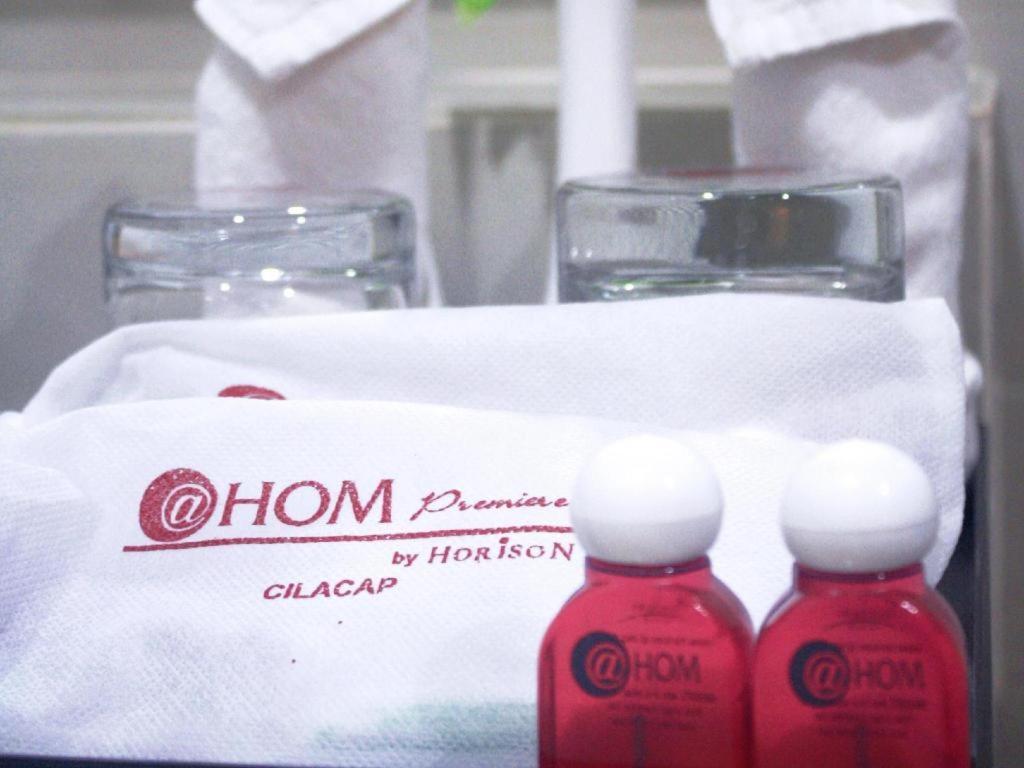 @Hom Premiere Cilacap Buitenkant foto