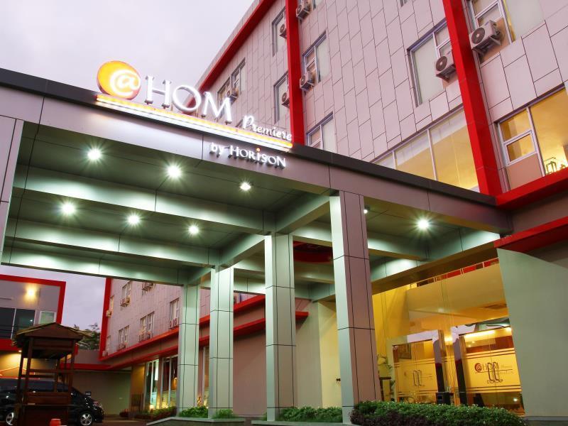 @Hom Premiere Cilacap Buitenkant foto
