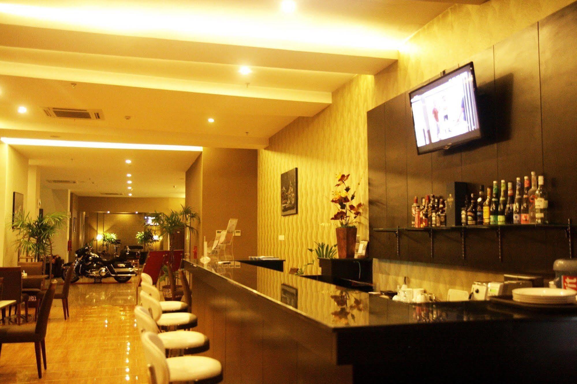 @Hom Premiere Cilacap Buitenkant foto