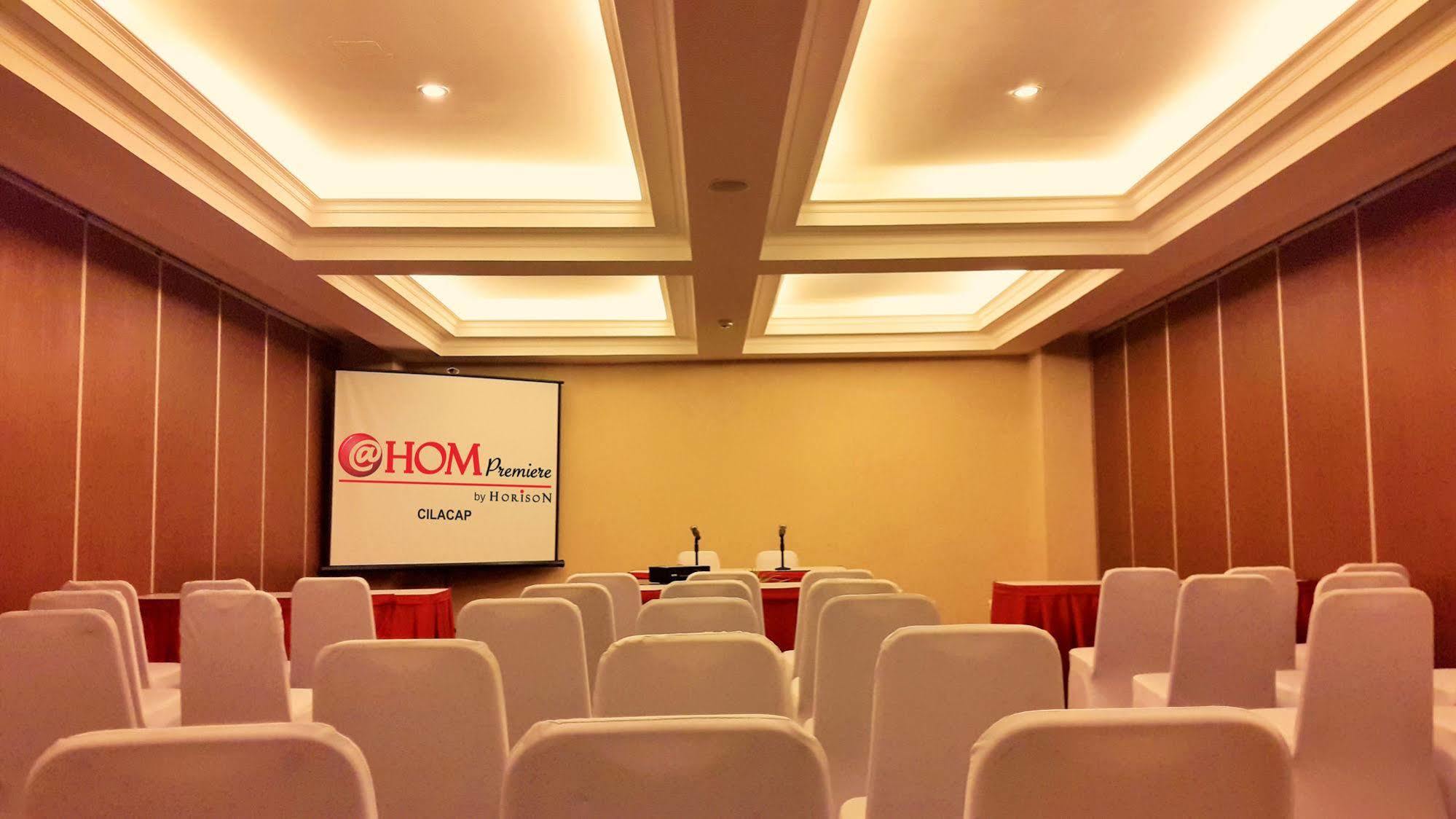 @Hom Premiere Cilacap Buitenkant foto