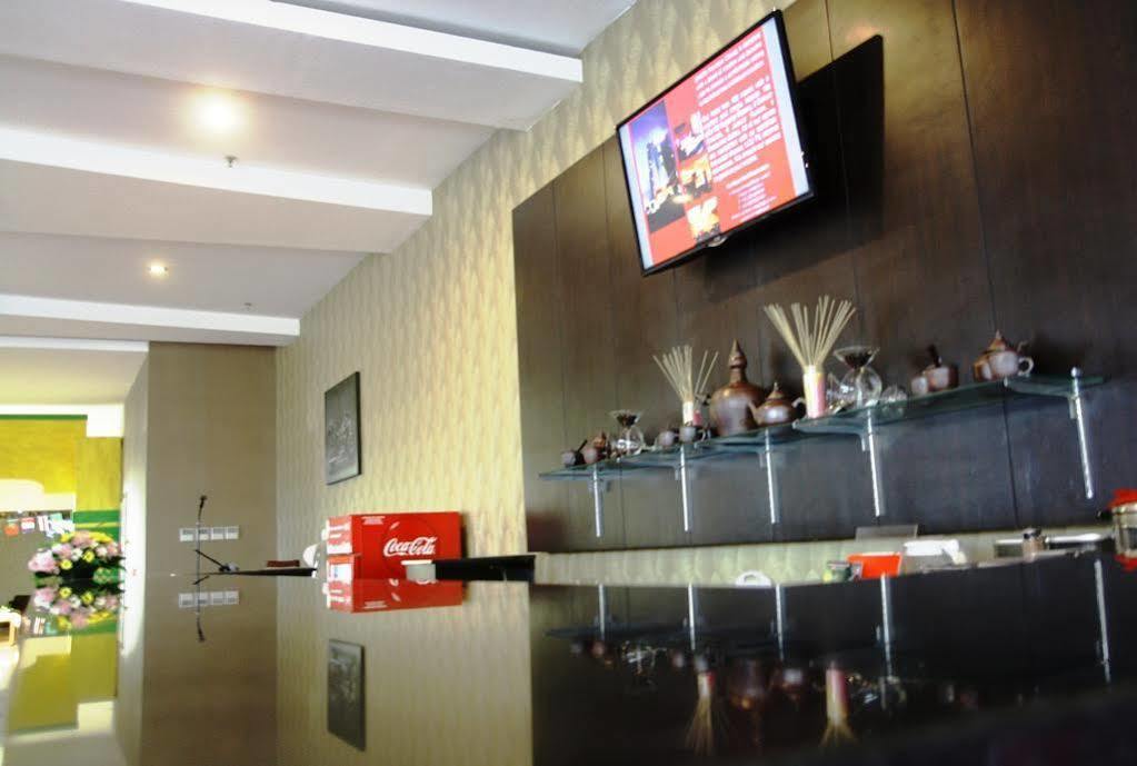 @Hom Premiere Cilacap Buitenkant foto