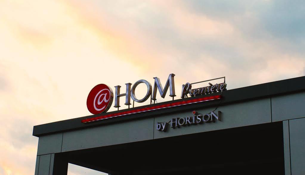 @Hom Premiere Cilacap Buitenkant foto