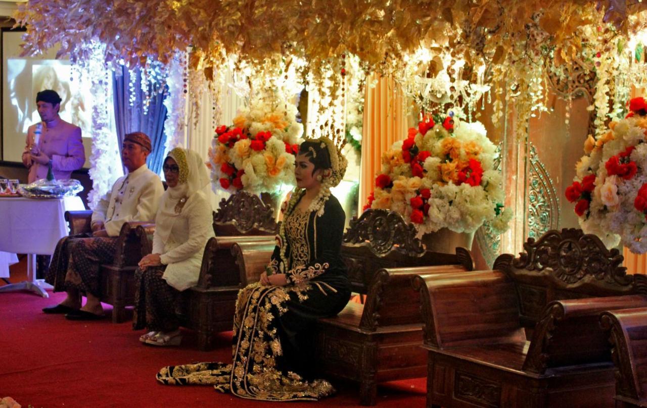 @Hom Premiere Cilacap Buitenkant foto